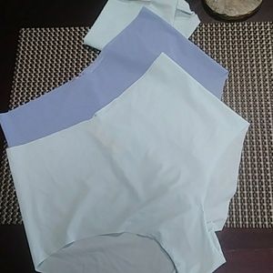 VICTORIA SECRET 3 PAIR NO SHOW BRIEF. PANTY